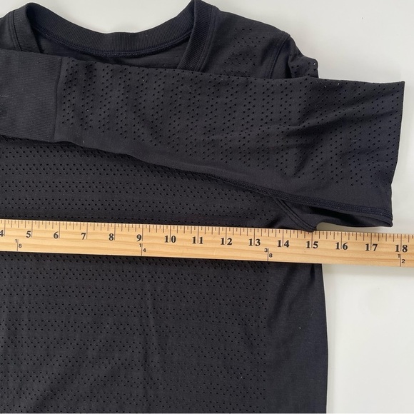 Lululemon Women's Black Breeze By Long Sleeve Mesh Top Active Athletic Size 4* - Picture 7 of 8